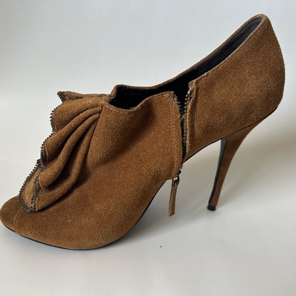 Funky & Comfy!! - Picture 2 of 10